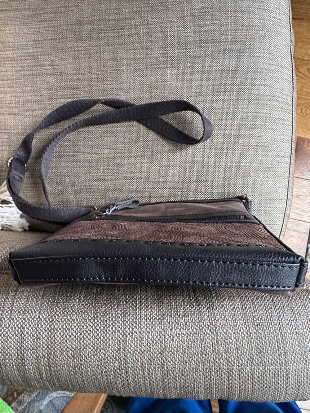 The Sak Two-Tone Brown Textured Leather Crossbody Bag - Picture 3 of 5